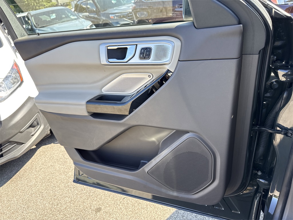 2025 Ford Explorer ST-Line photo 25