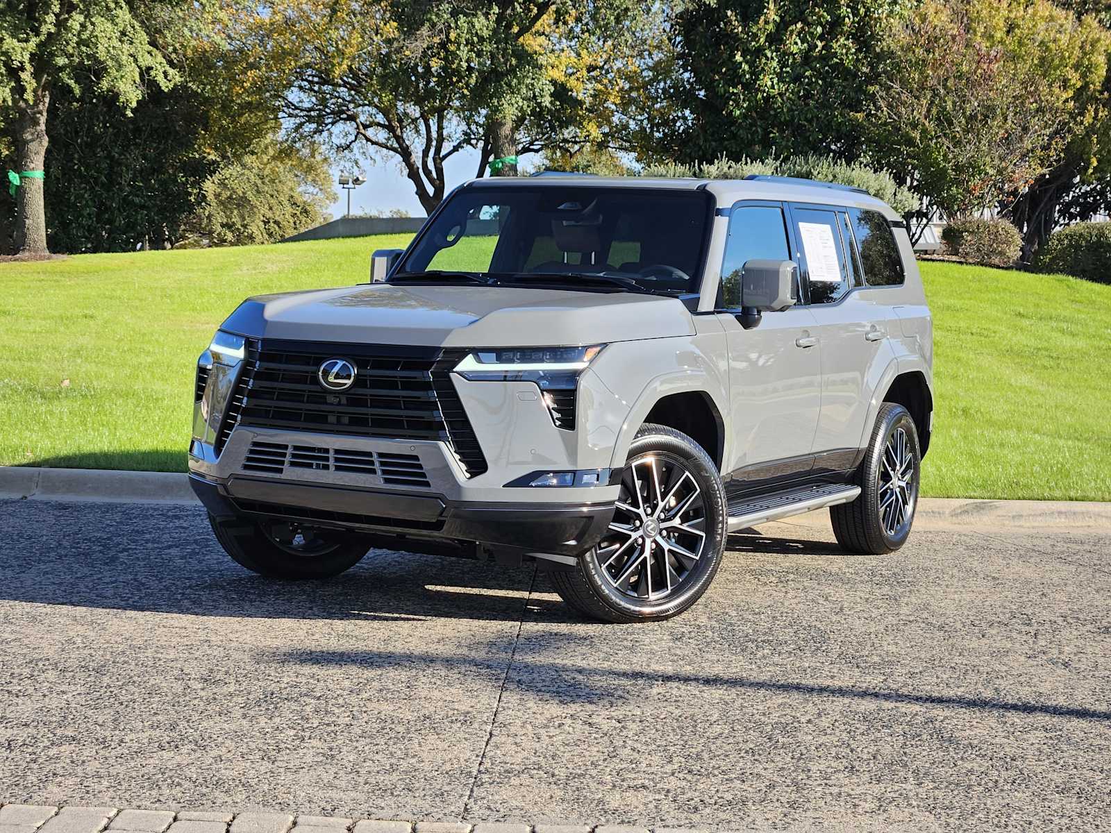 2025 Lexus GX Premium's photo