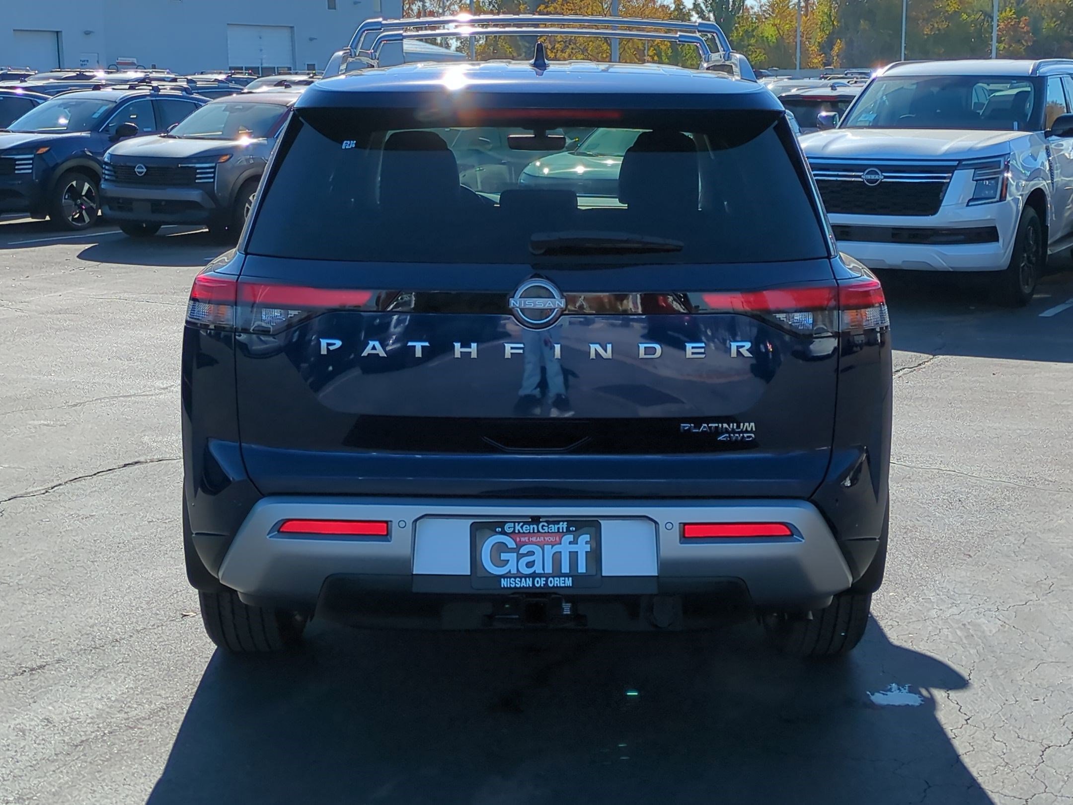 2025 Nissan Pathfinder Platinum photo 3