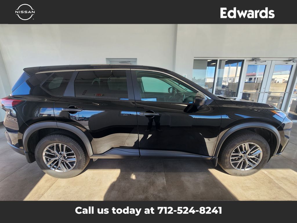 2025 Nissan Rogue S's photo