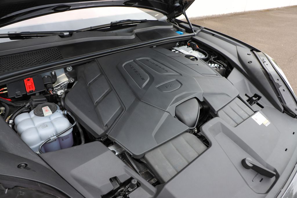 2024 Porsche Cayenne Coupe Base photo 28