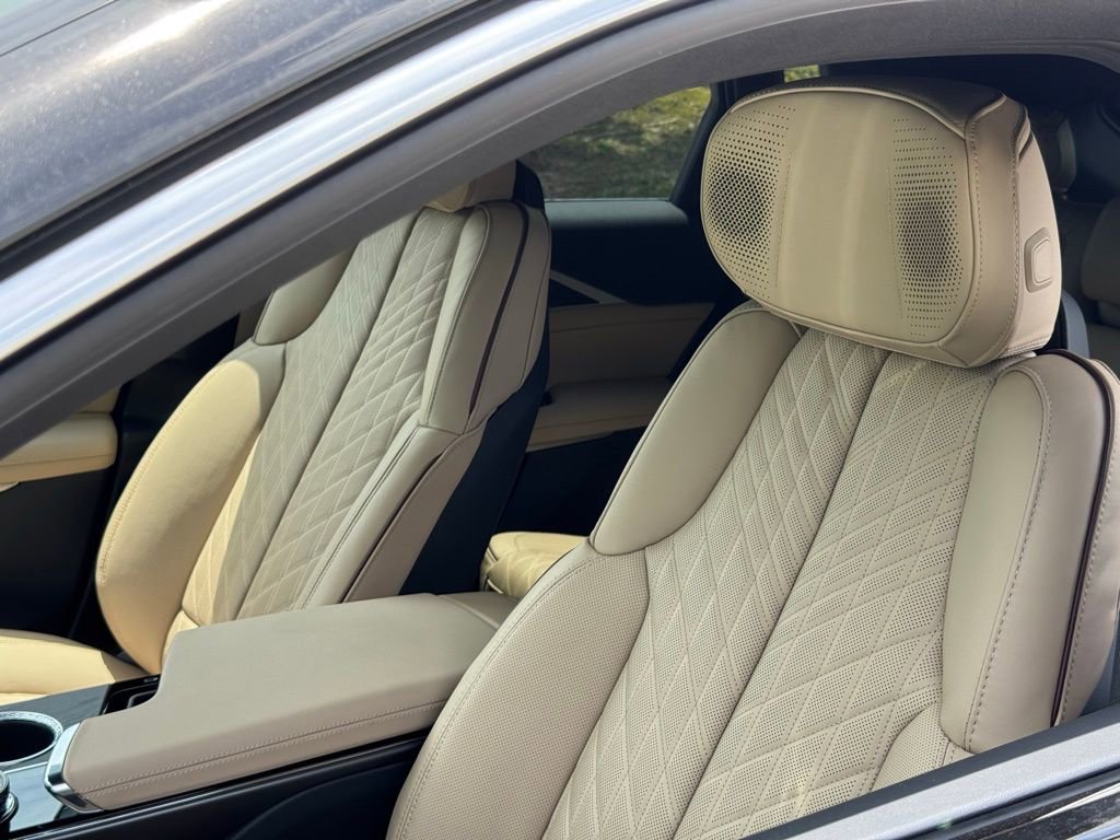 2025 Cadillac Lyriq Luxury photo 16