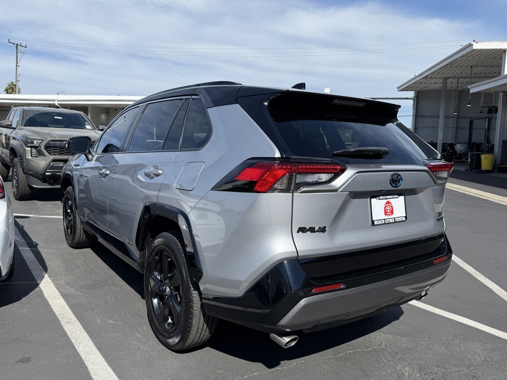 2020 Toyota RAV4 Hybrid XSE photo 3