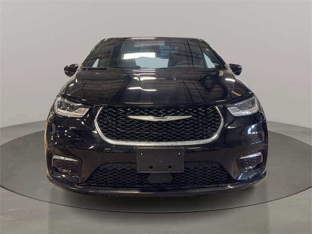 2025 Chrysler Pacifica Select's photo