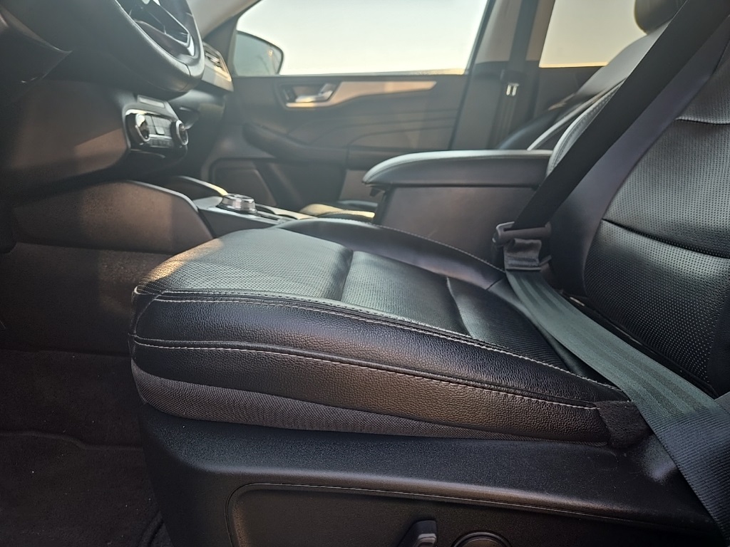 2022 Ford Escape SEL photo 4