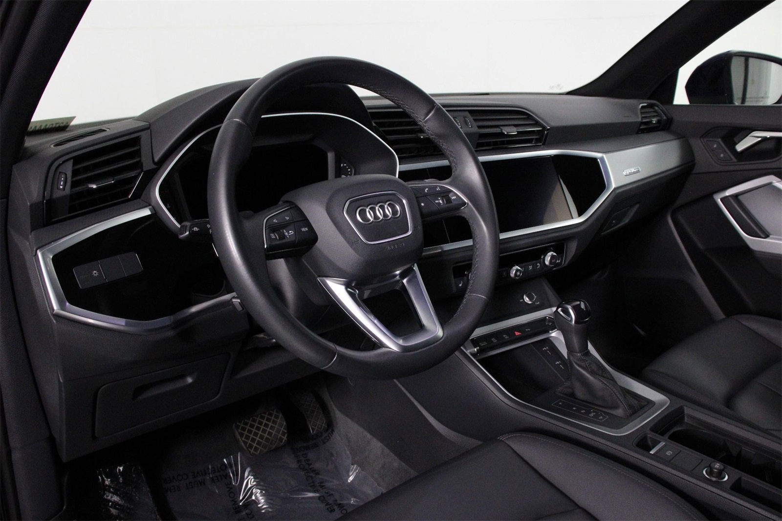 2022 Audi Q3 S line Premium photo 4
