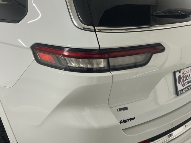 2023 Jeep Grand Cherokee Overland photo 12