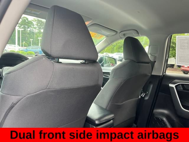 2021 Toyota RAV4 LE photo 14