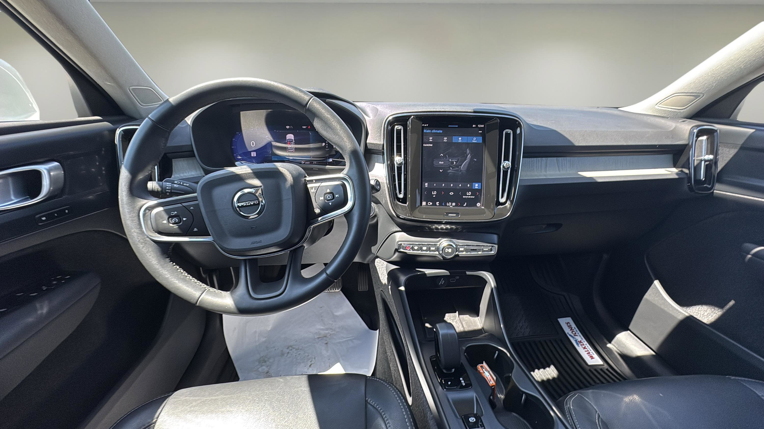 2024 Volvo XC40 AWD Core photo 8