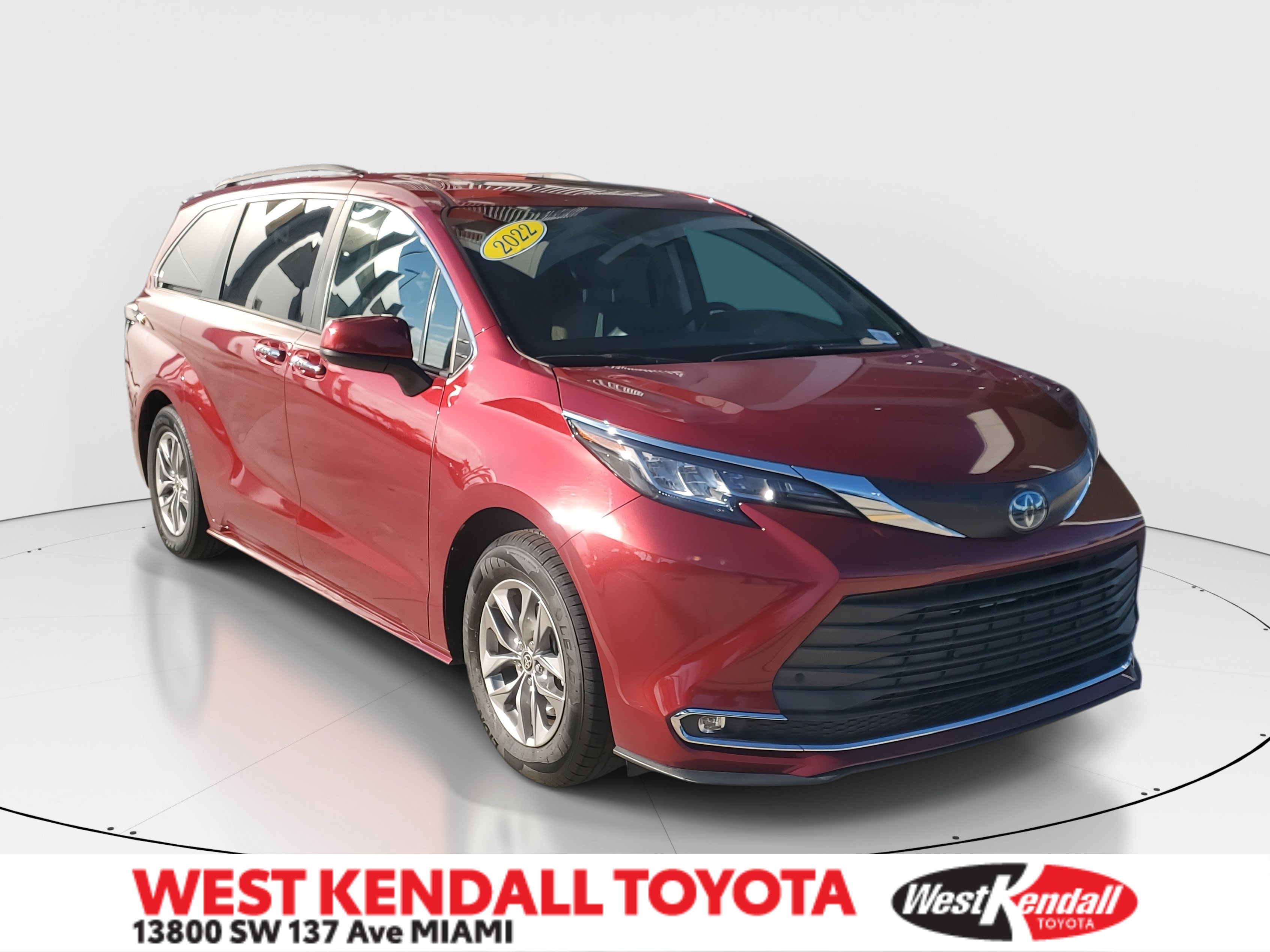 2022 Toyota Sienna XLE's photo