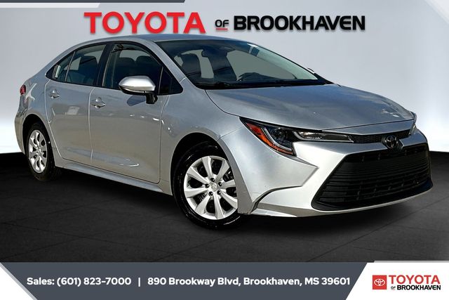 2023 Toyota Corolla LE's photo
