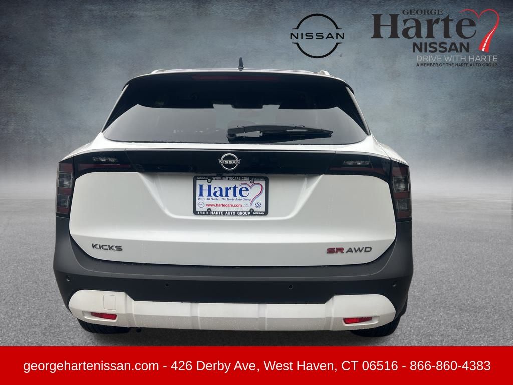 2026 Nissan Kicks SR photo 4