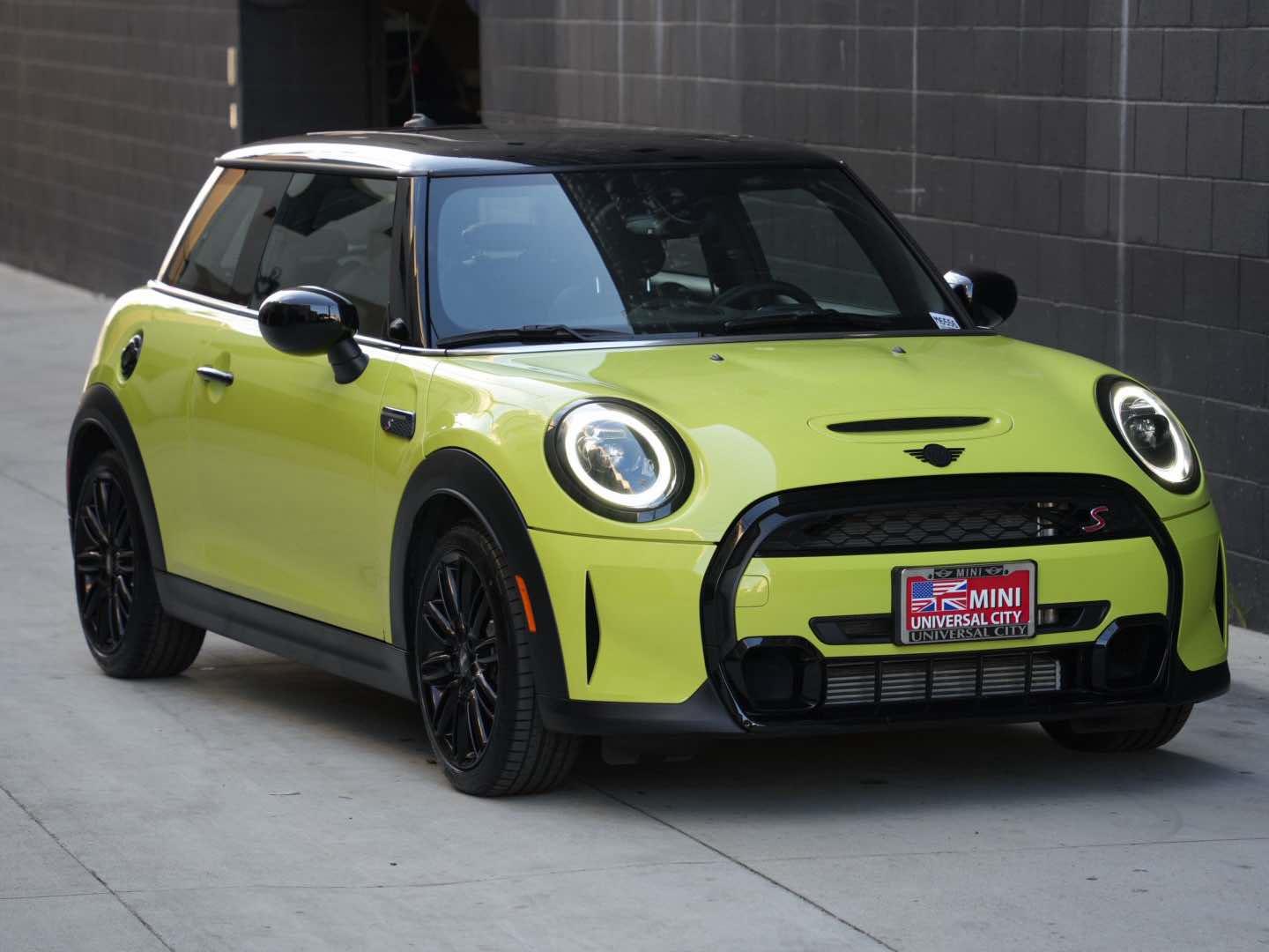 2023 MINI 3 Door S's photo
