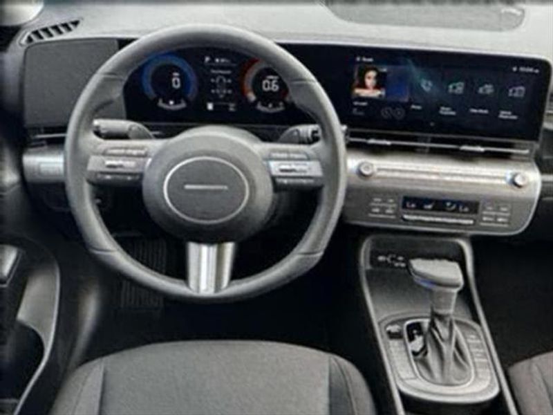 2025 Hyundai Kona SEL photo 3