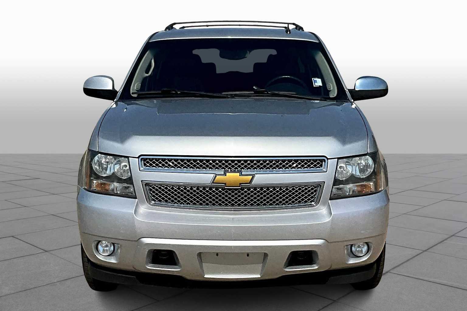 2012 Chevrolet Suburban LT photo 3