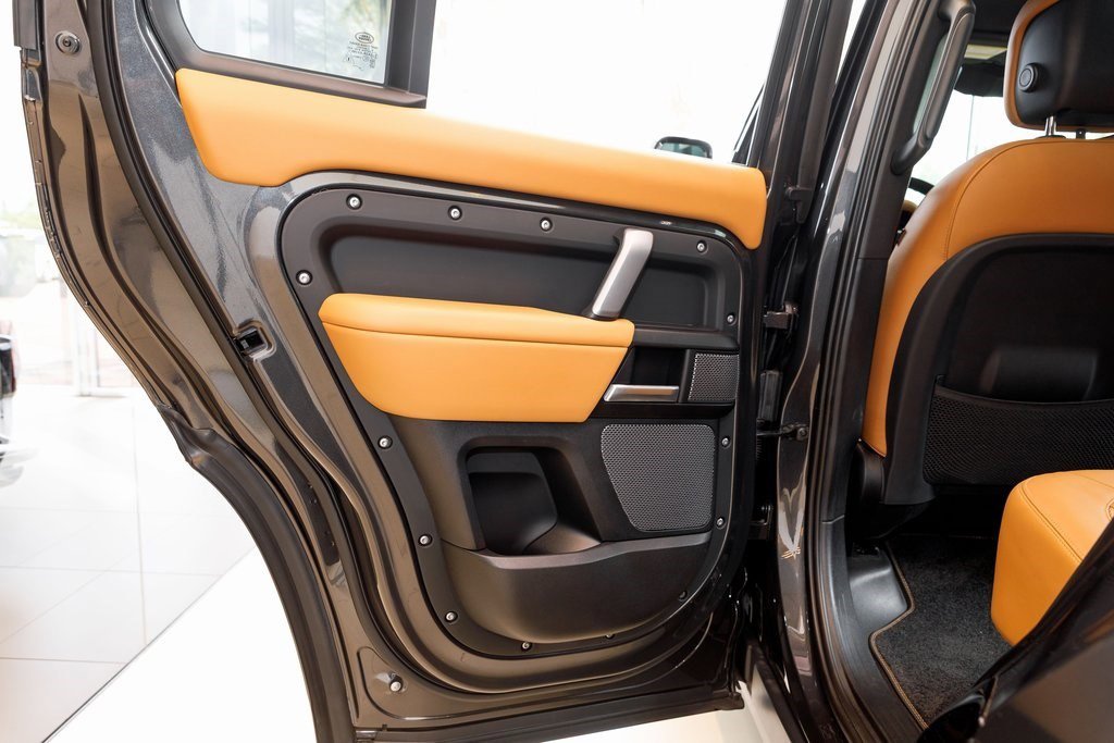 2024 Land Rover Defender Carpathian Edition photo 28