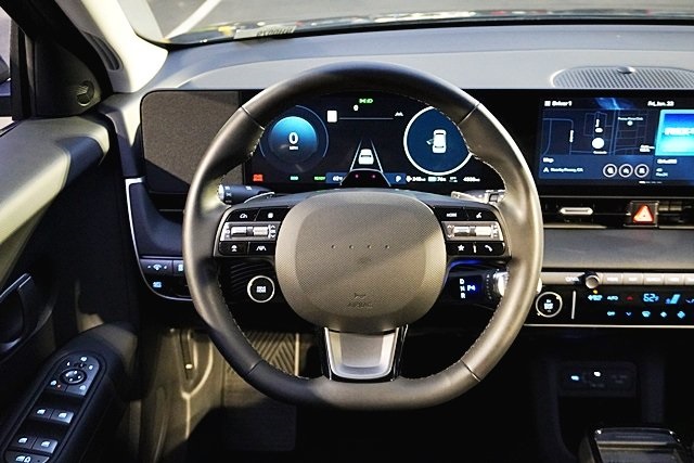 Used 2025 Green Hyundai SEL image 23