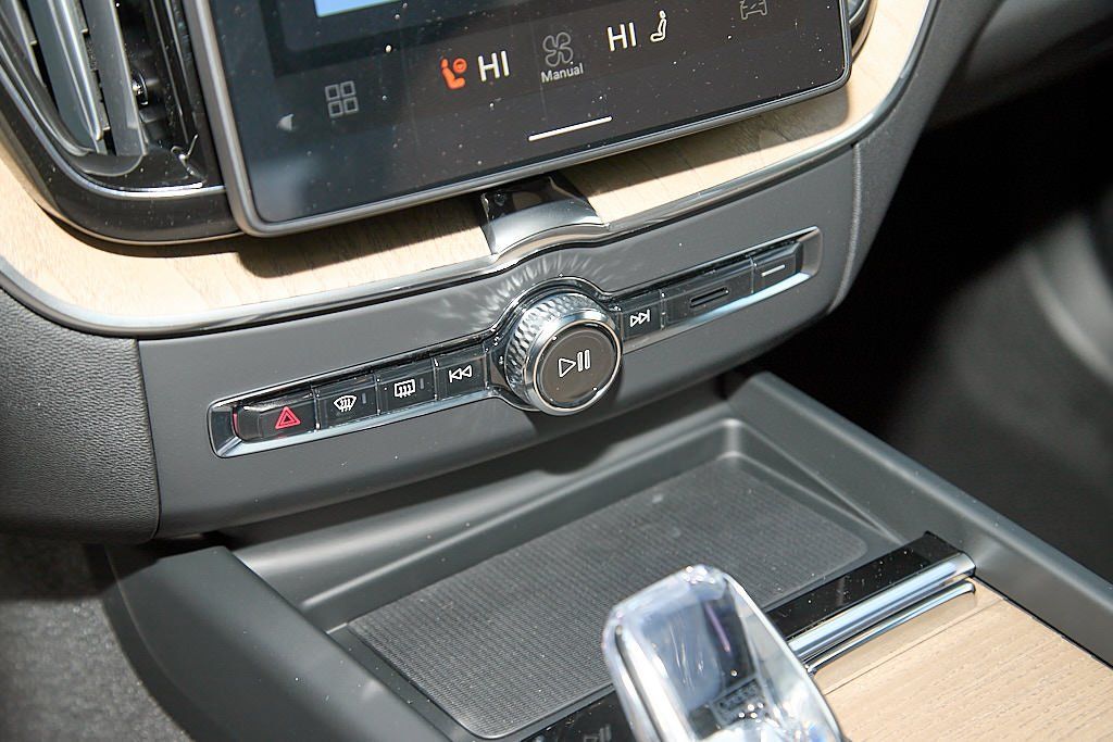 2026 VOLVO XC60 - Image 15