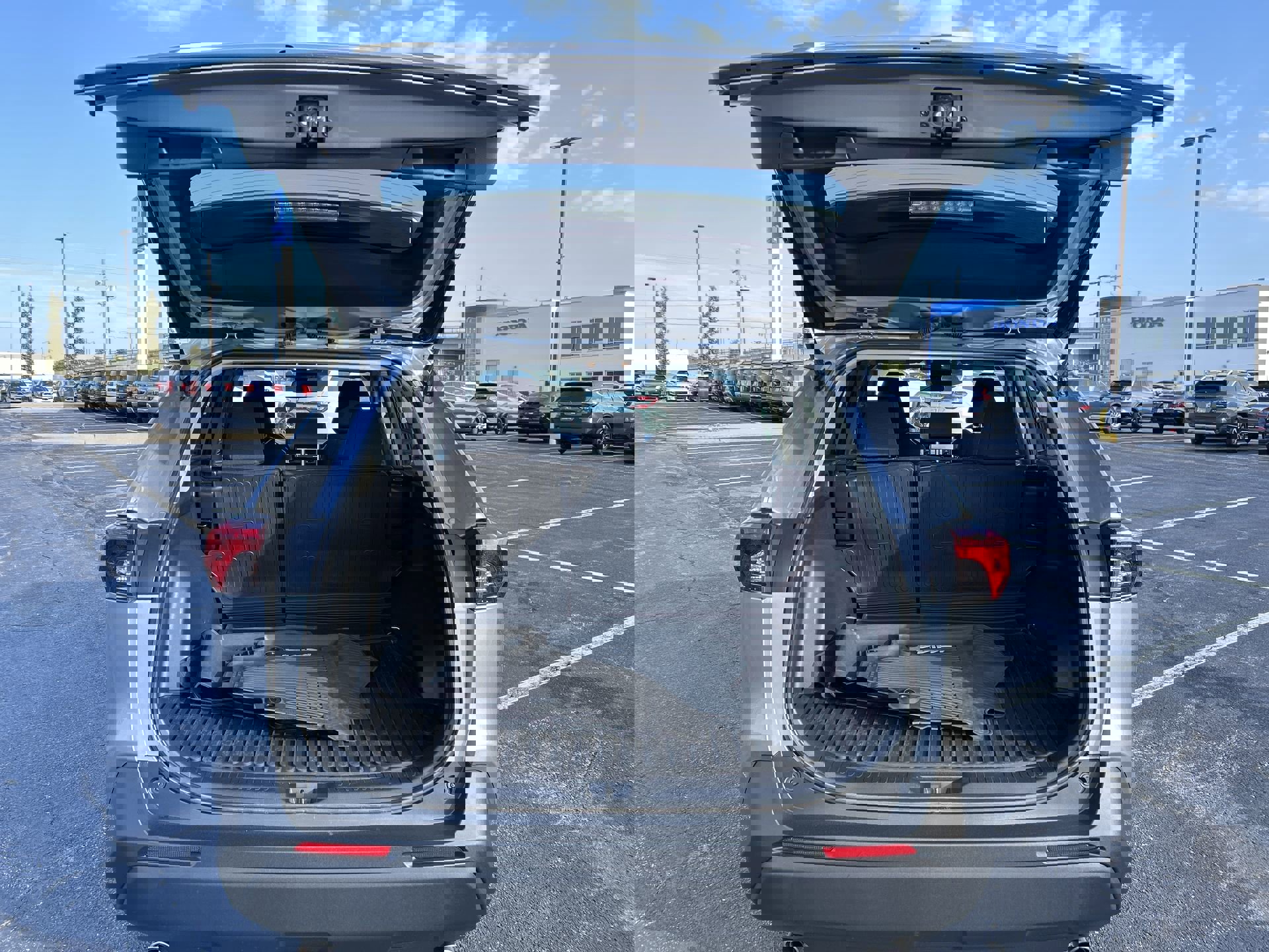 2021 Toyota RAV4 LE photo 22