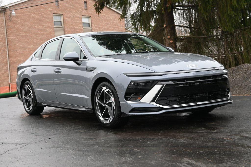 2026 Hyundai Sonata SEL's photo