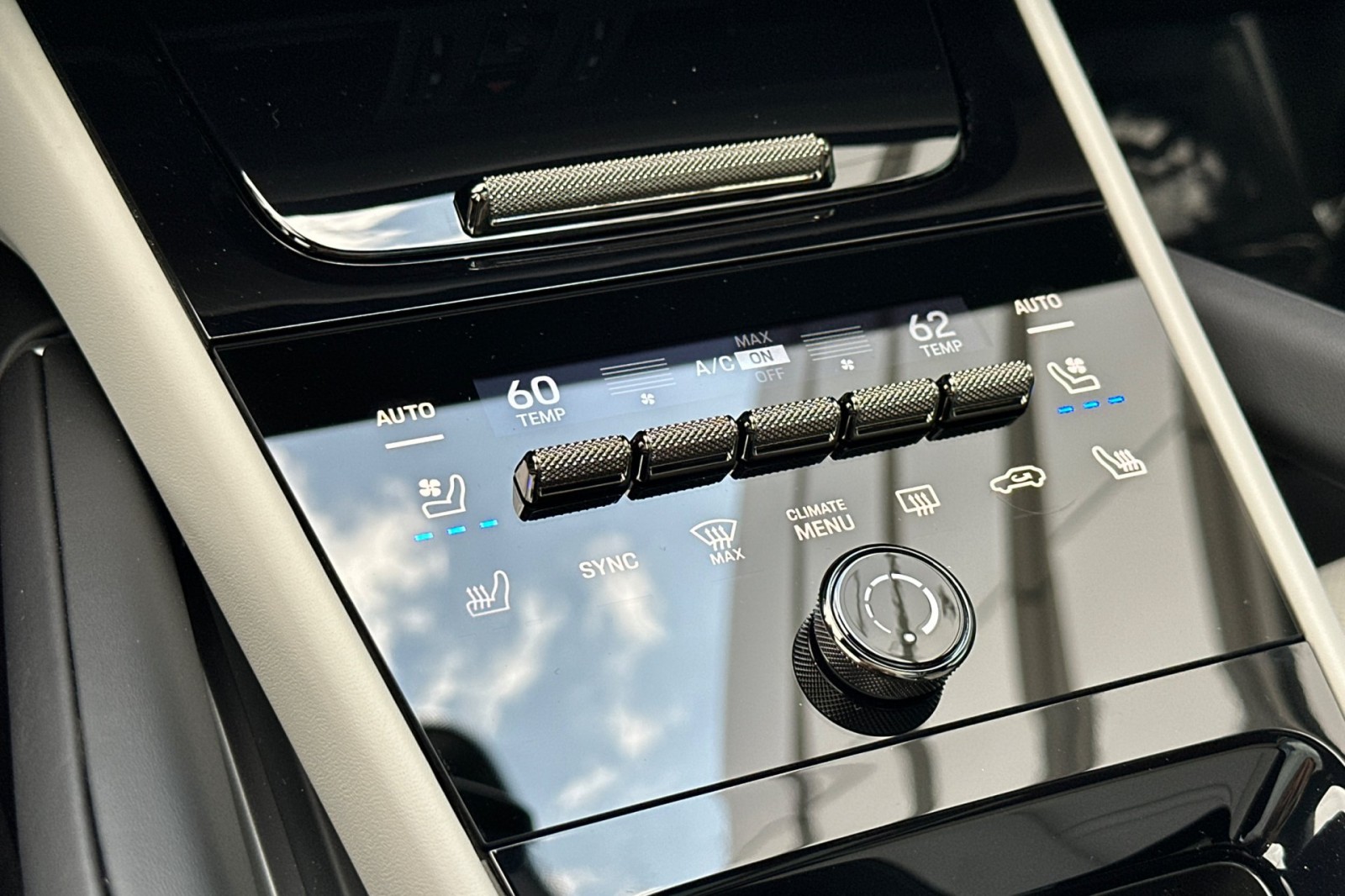 2026 Porsche Cayenne Turbo E-Hybrid Coupe photo 20