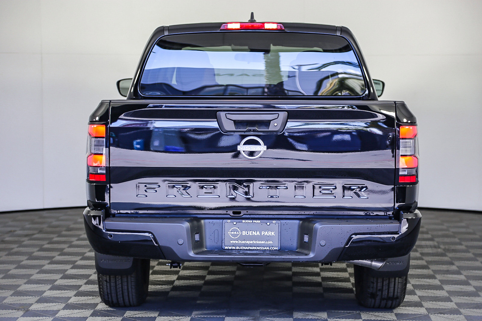 2025 Nissan Frontier SV photo 8