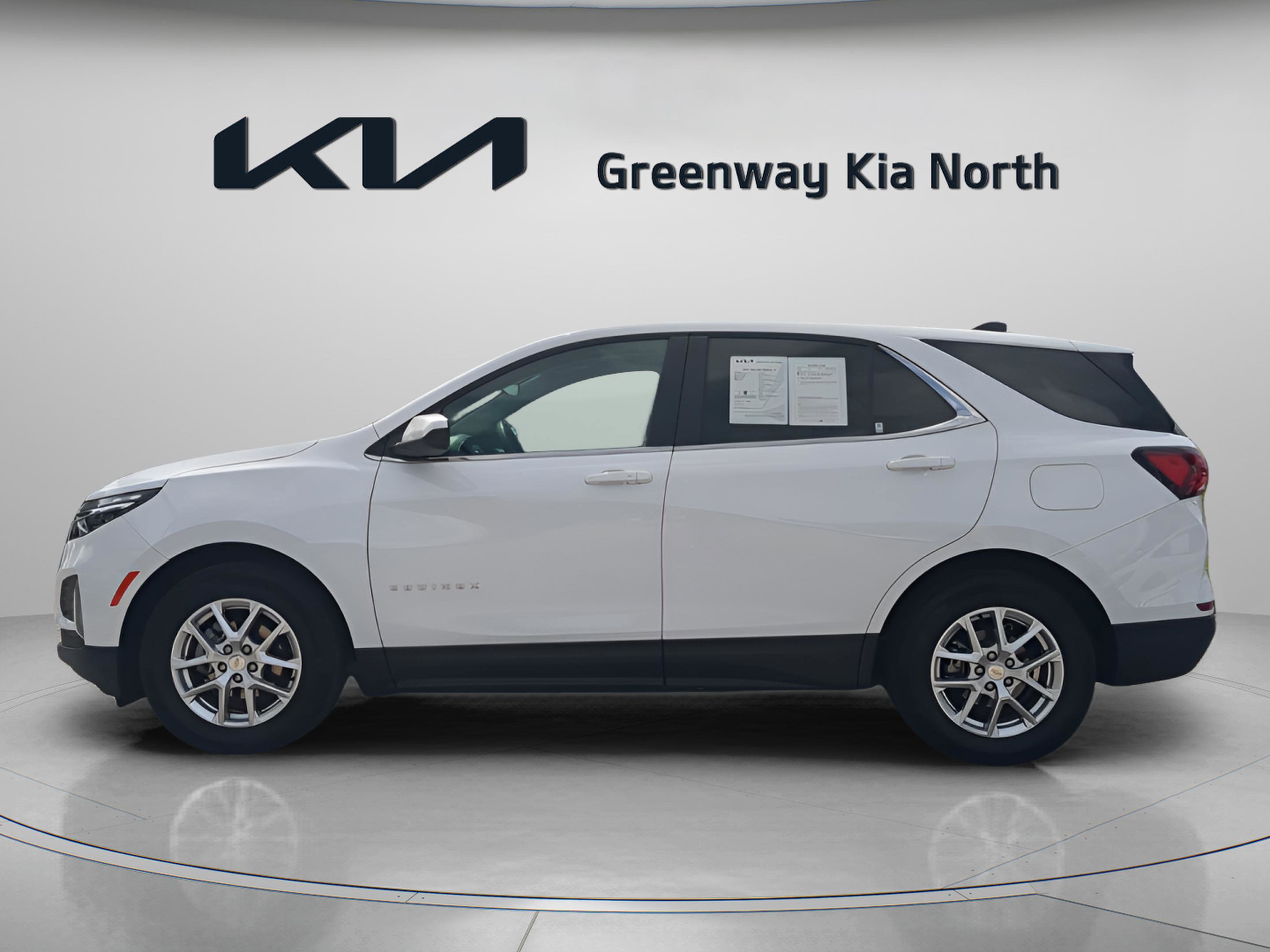 2024 Chevrolet Equinox LT photo 3