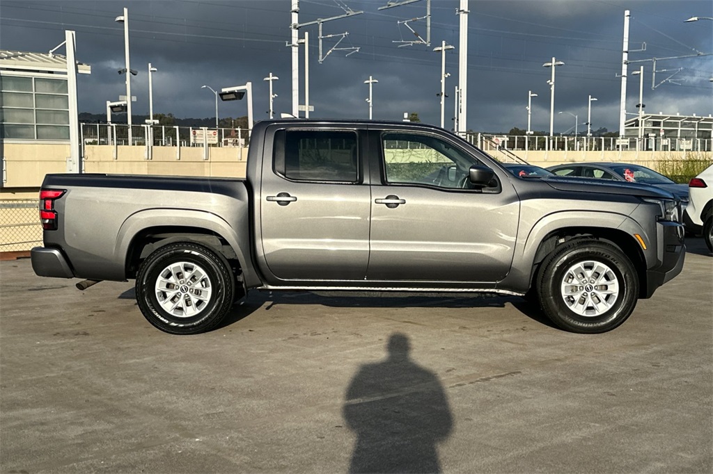 2024 Nissan Frontier SV photo 3