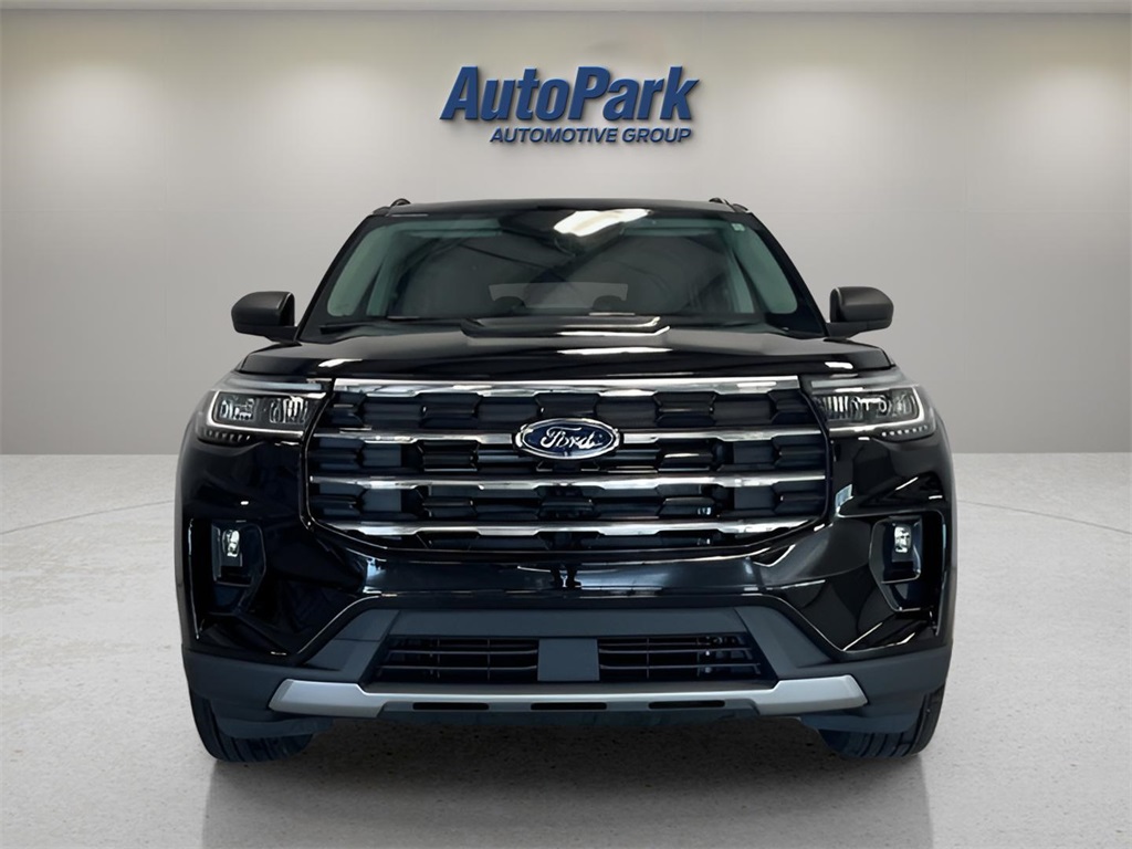 2025 Ford Explorer photo 2
