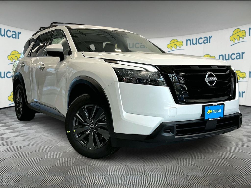 2025 Nissan Pathfinder SV's photo