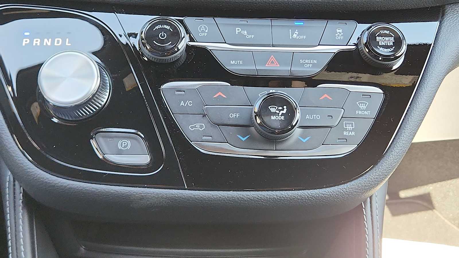 2026 Chrysler Pacifica Limited photo 21