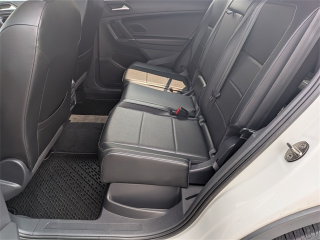 2020 Volkswagen Tiguan SE photo 21