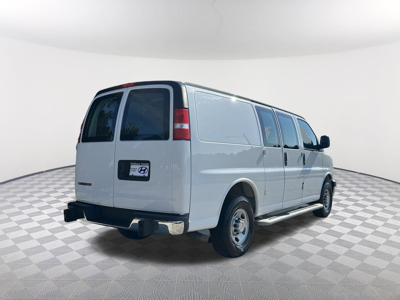 2023 Chevrolet Express 2500 Cargo photo 4