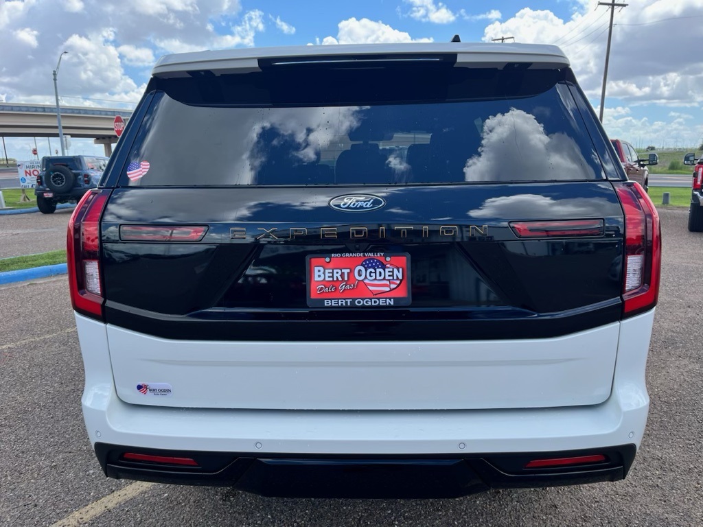 2025 Ford Expedition photo 6