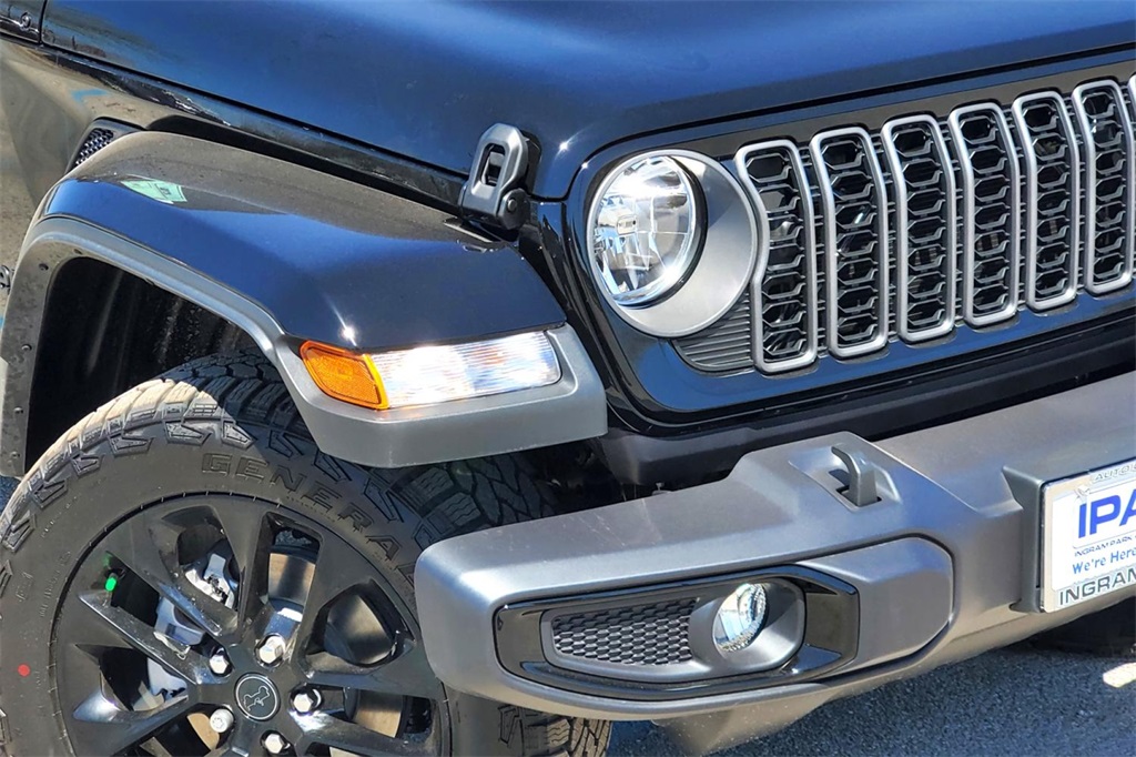 2025 Jeep Gladiator Sport photo 2