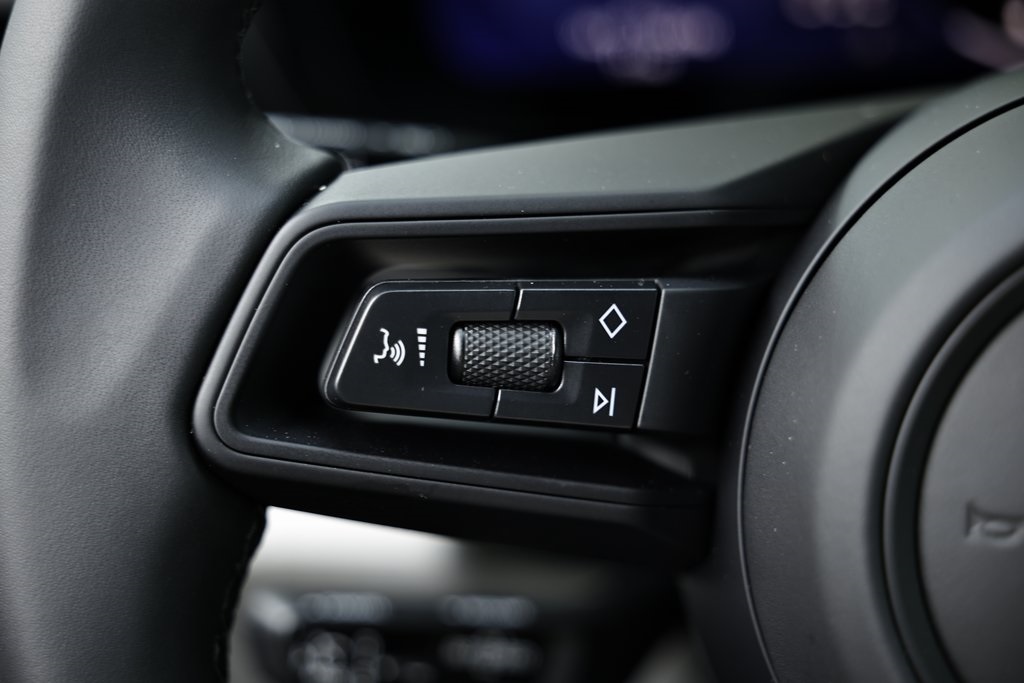 2025 Porsche Macan 4 Electric photo 34
