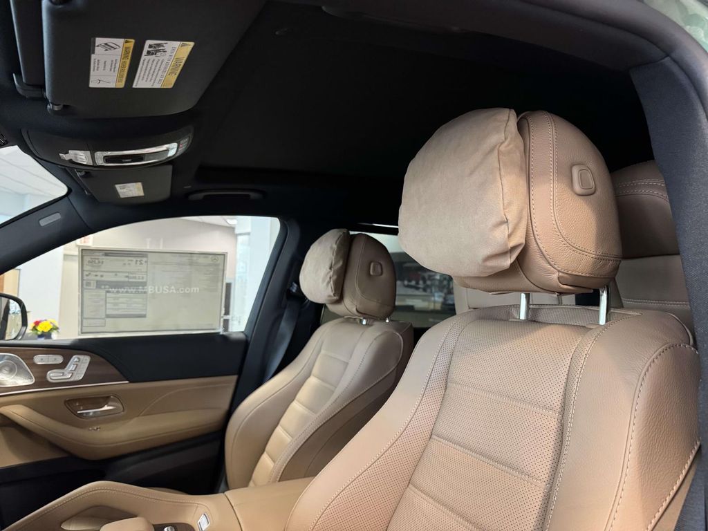 2026 Mercedes Benz GLS 450 4MATIC photo 16