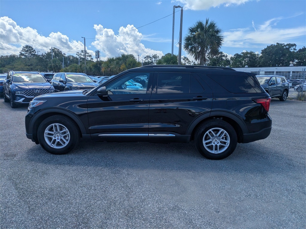 2025 Ford Explorer photo 4