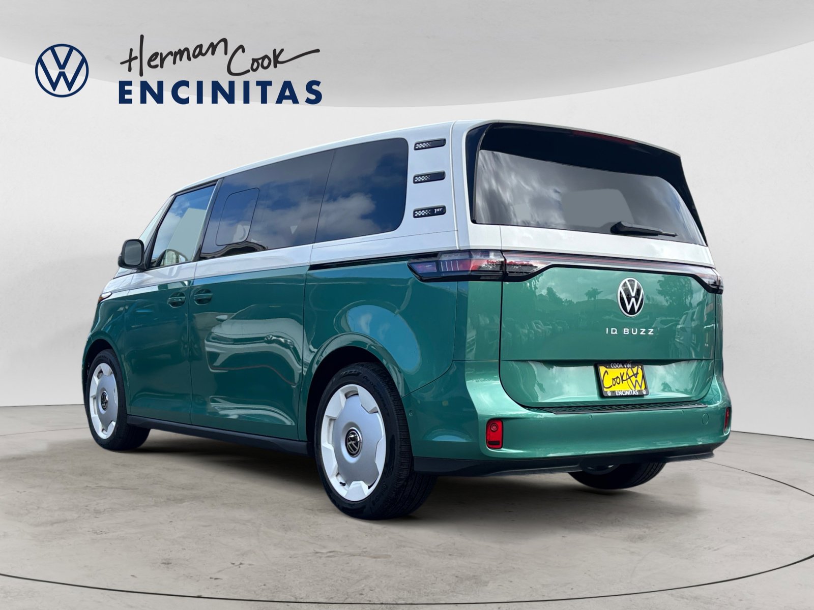 2025 Volkswagen ID. Buzz photo 2