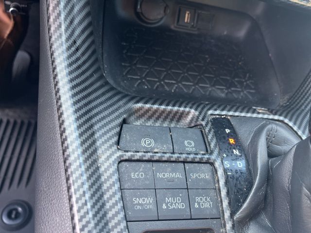 2021 Toyota RAV4 XLE photo 21