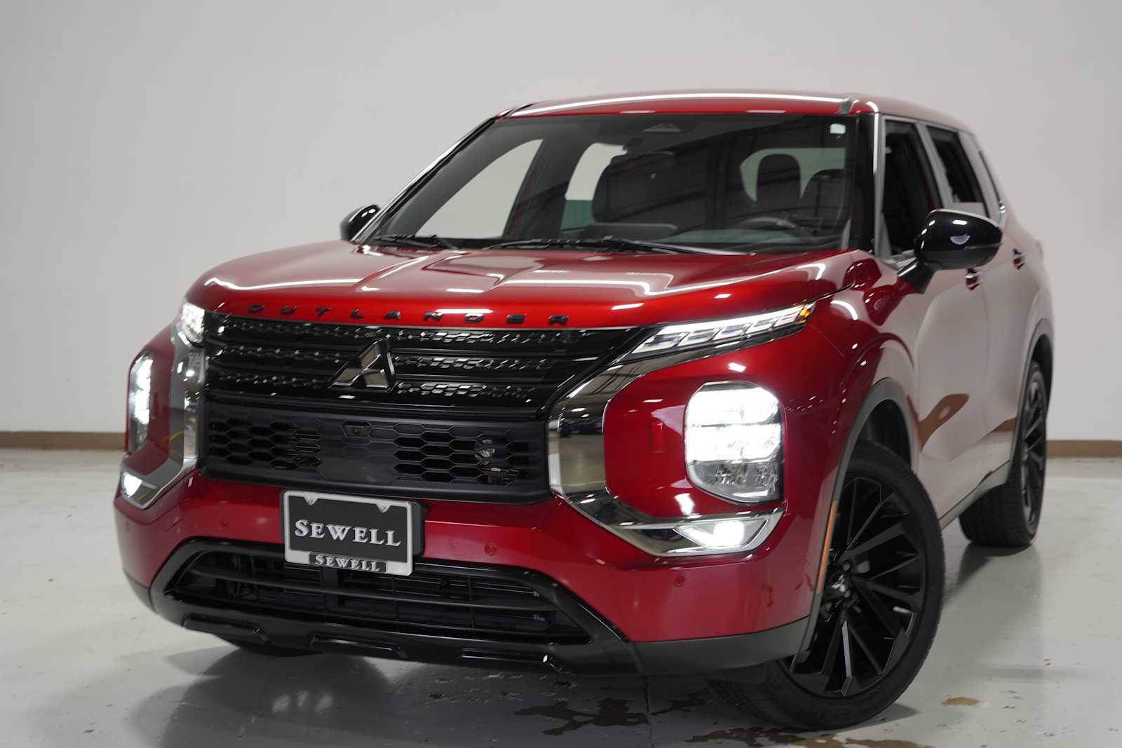 2023 Mitsubishi Outlander SE Black Edition's photo