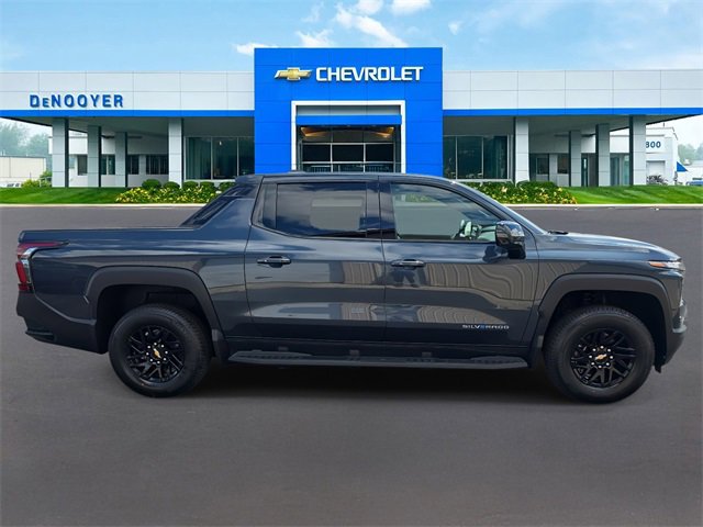 2025 Chevrolet Silverado EV LT photo 4