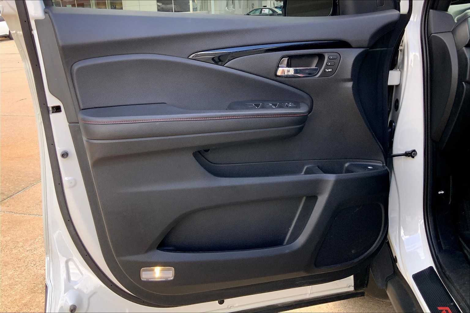 2022 Honda Ridgeline Black Edition photo 21