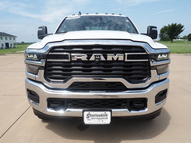 2025 Ram 2500 Tradesman photo 2