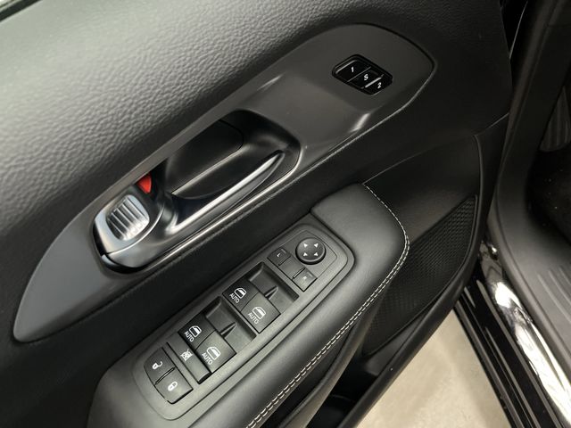 2025 Chrysler Pacifica photo 24
