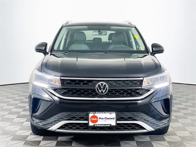 2022 Volkswagen Taos SE photo 2