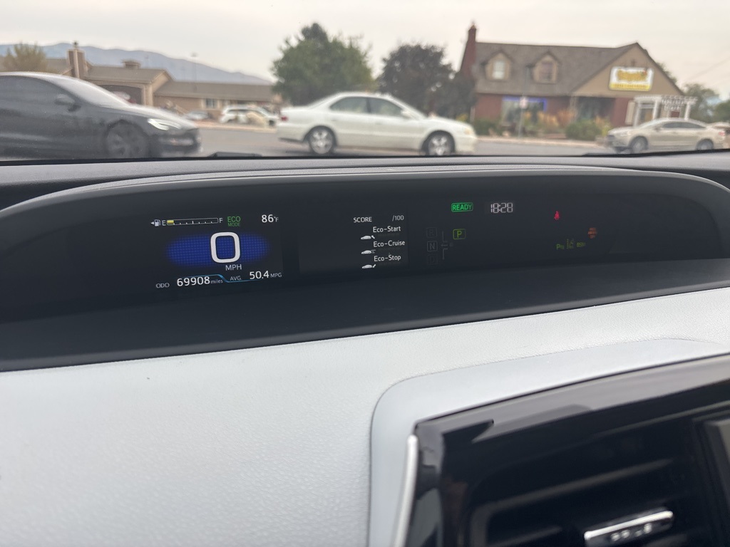 2022 Toyota Prius LE AWD-e photo 14