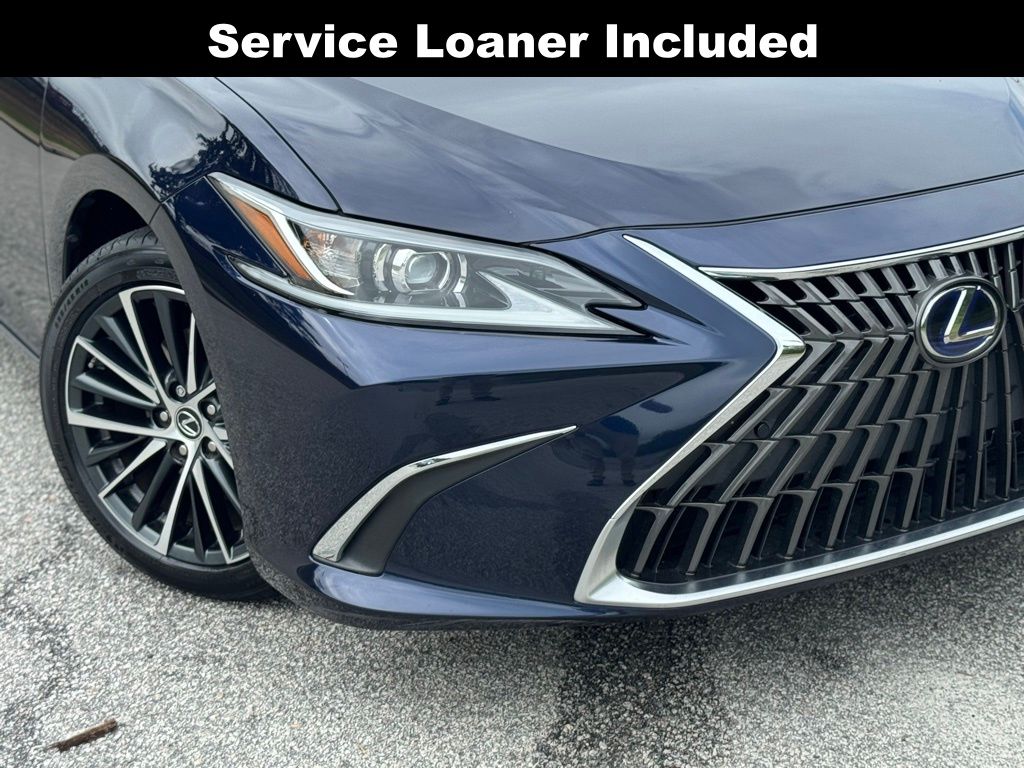 2022 Lexus ES 300h photo 3
