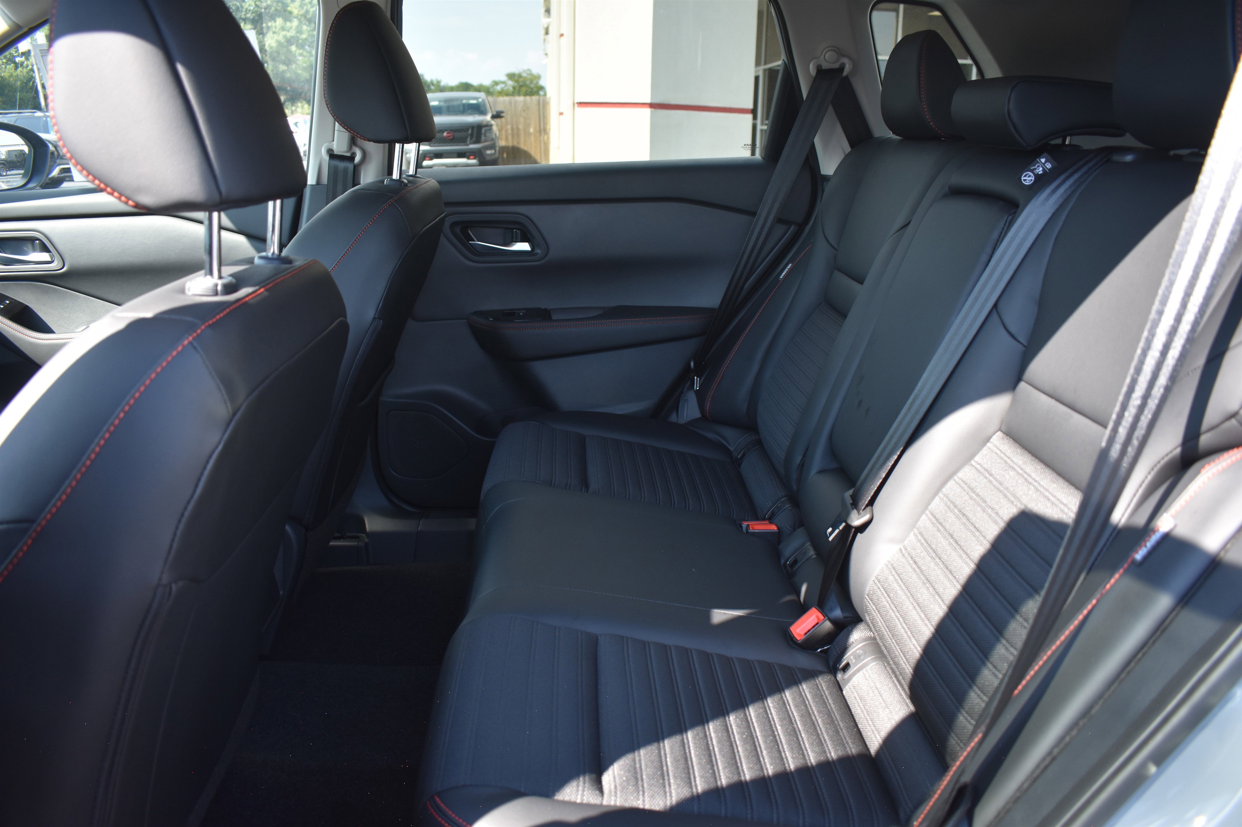 2026 Nissan Rogue SV photo 5