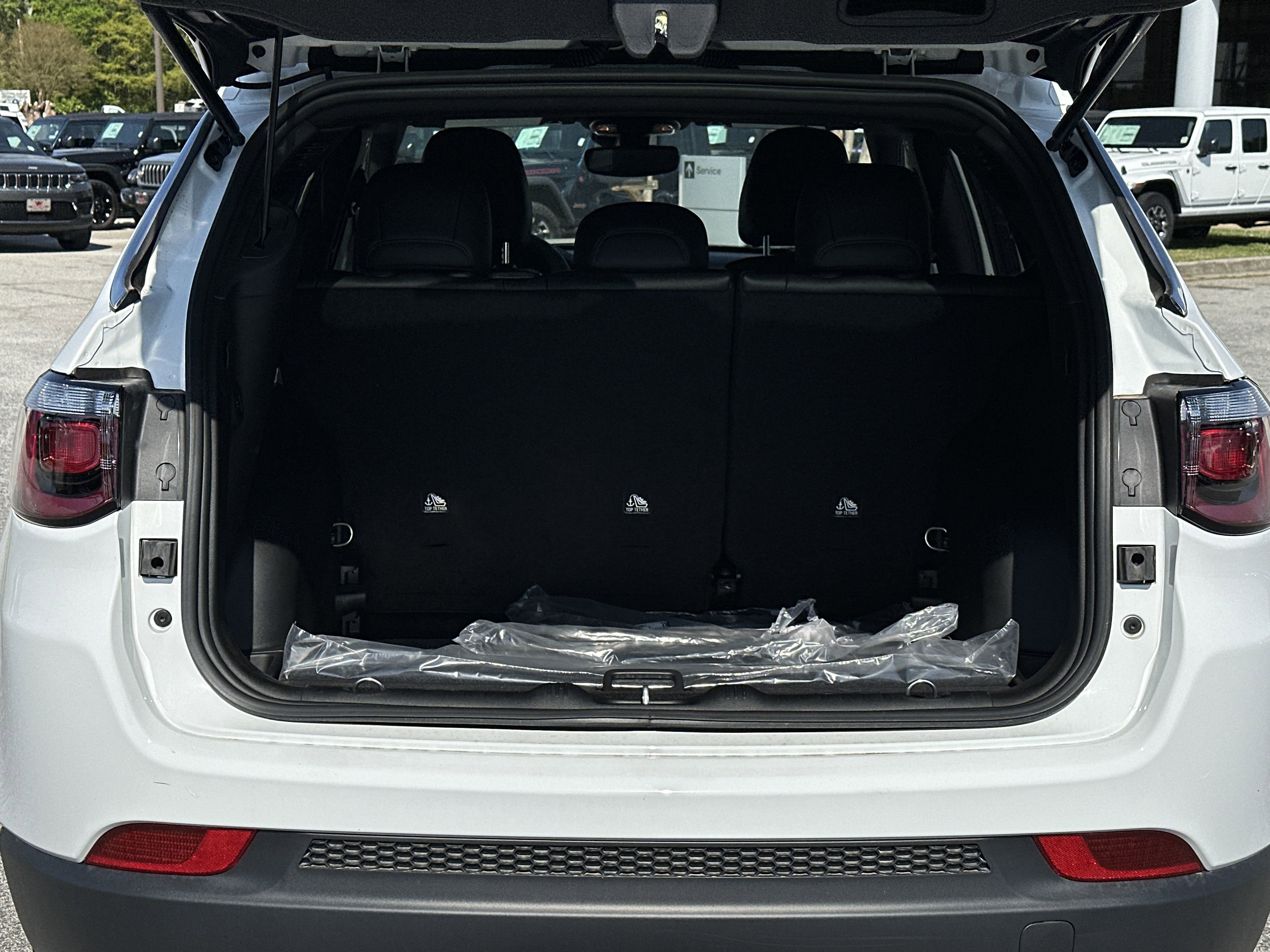 2025 Jeep Compass Latitude photo 2